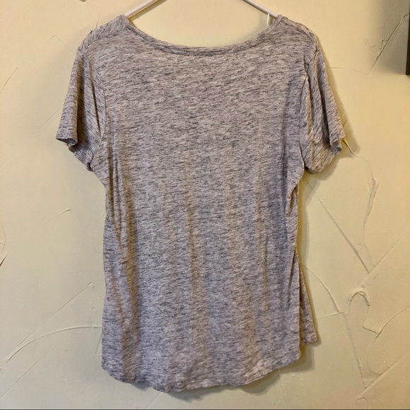 Old Navy Relaxed Fit Front Pocket Gray T-Shirt - Picture 4 of 4